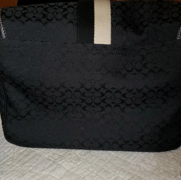 Coach A1068-F70182 Black Voyager 6cm Signature Small Messenger Bag - Picture 2 of 9